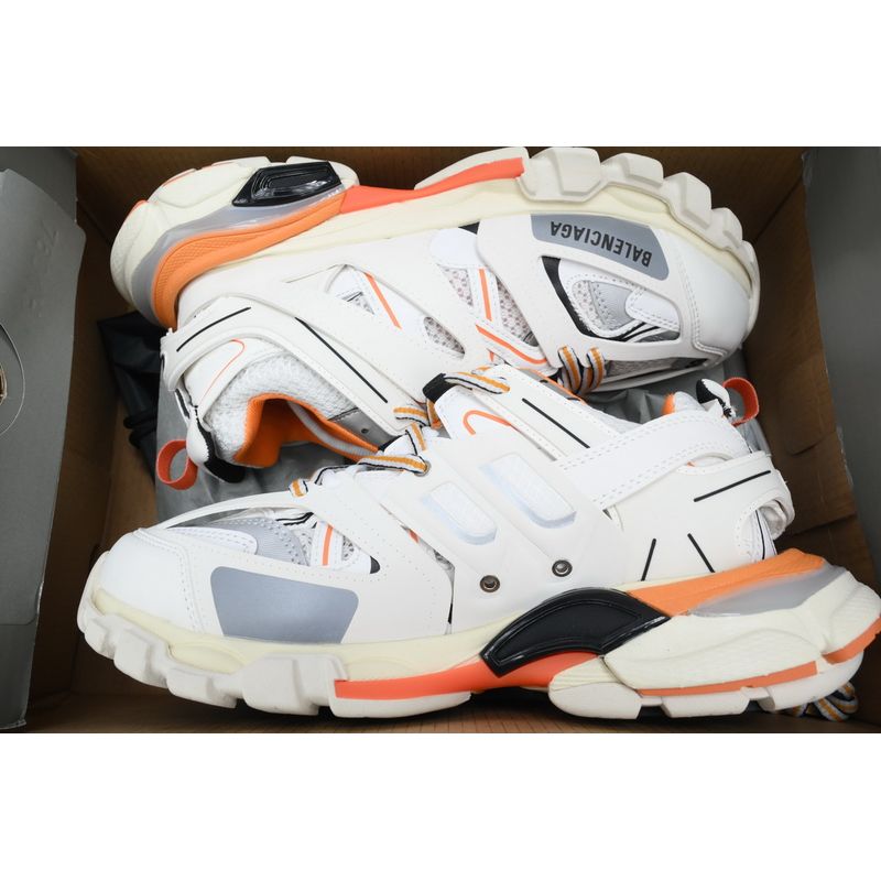 Balenciaga —— 122