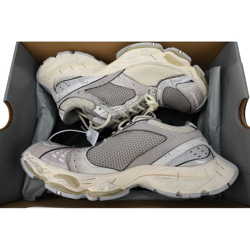 Balenciaga —— 126