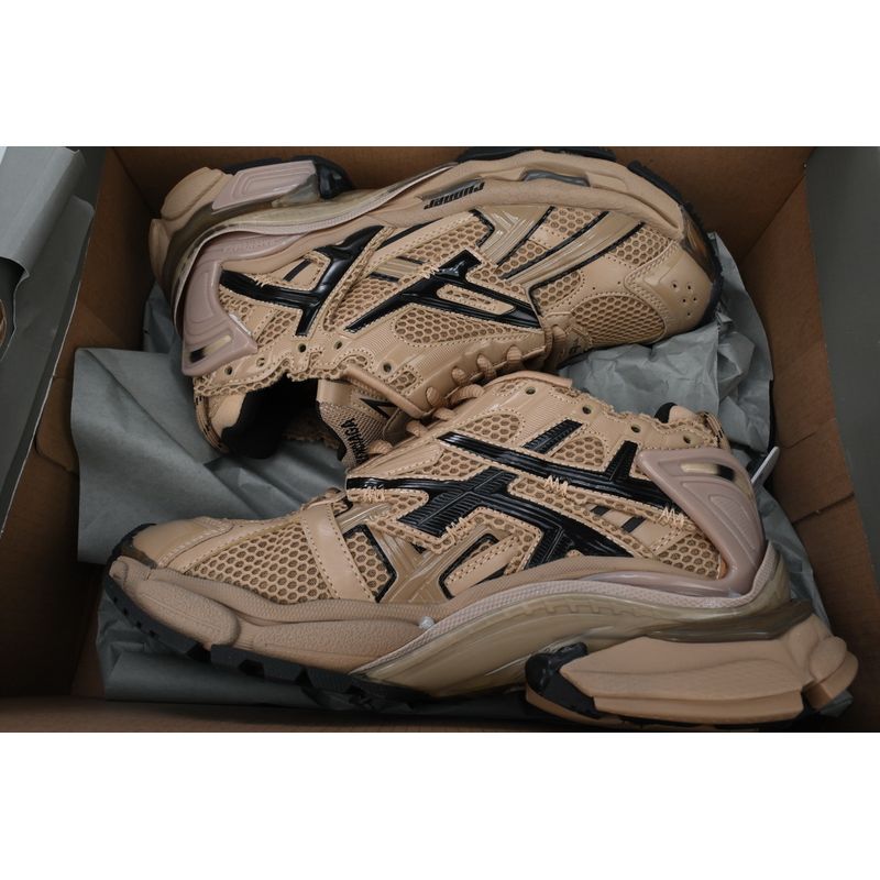 Balenciaga —— 186