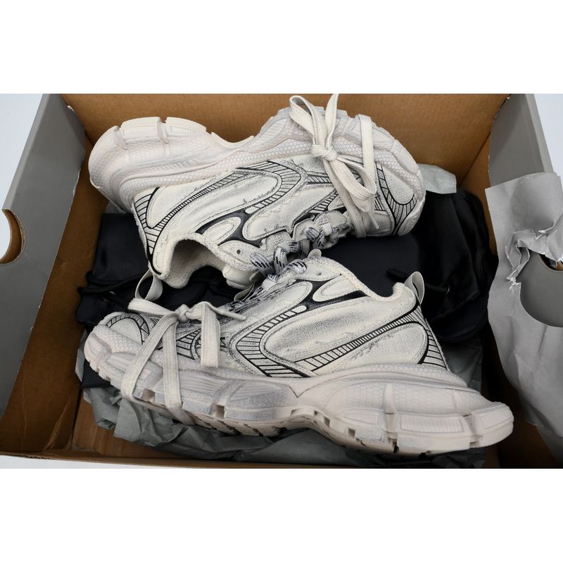 Balenciaga —— 227