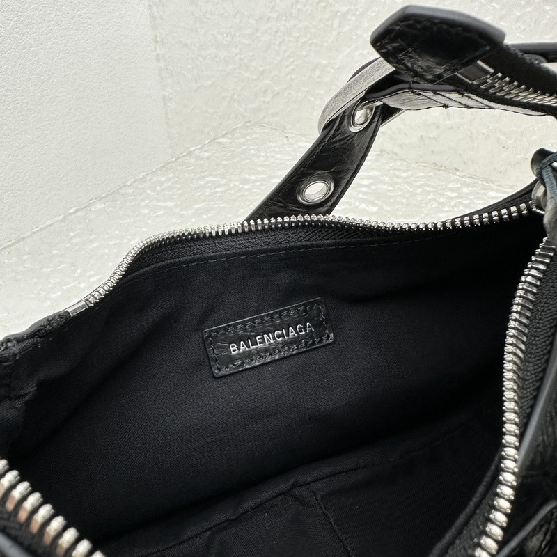 Balenciaga Le Cagole Shoulder Bag 008