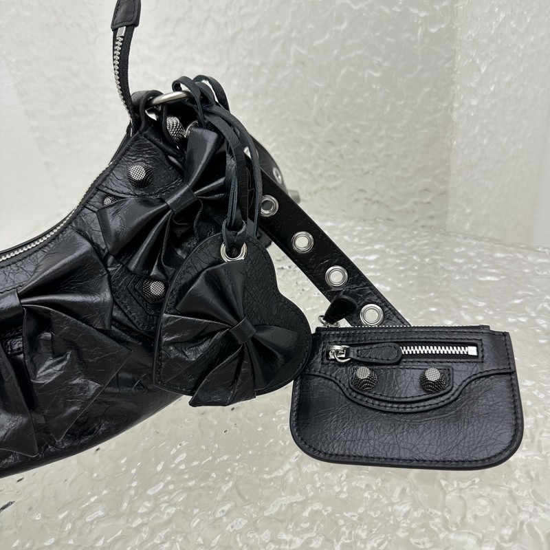 Balenciaga Le Cagole Shoulder Bag 008