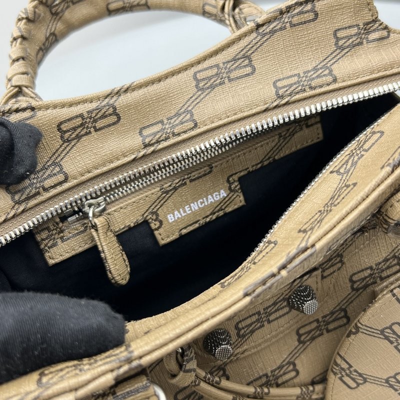 Balenciaga Le Cagole Top Handle Bag 068