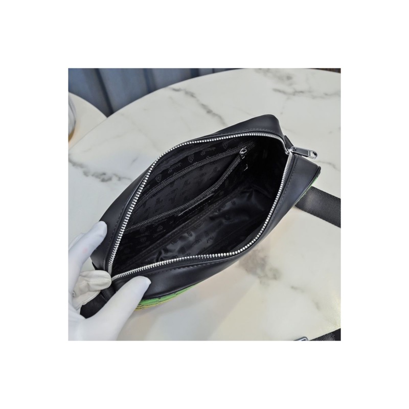 Gucci Shoulder Bag