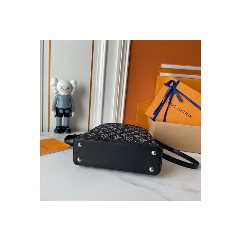 Louis Vuitton Capucines Monogram Bag