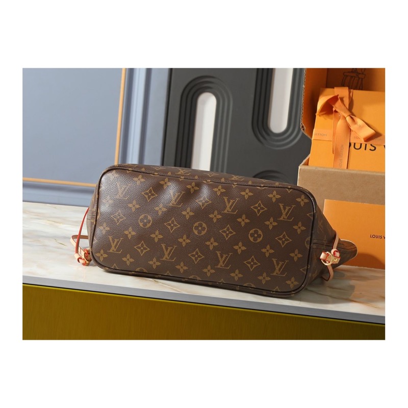 Louis Vuitton Neverfull Monogram Bag
