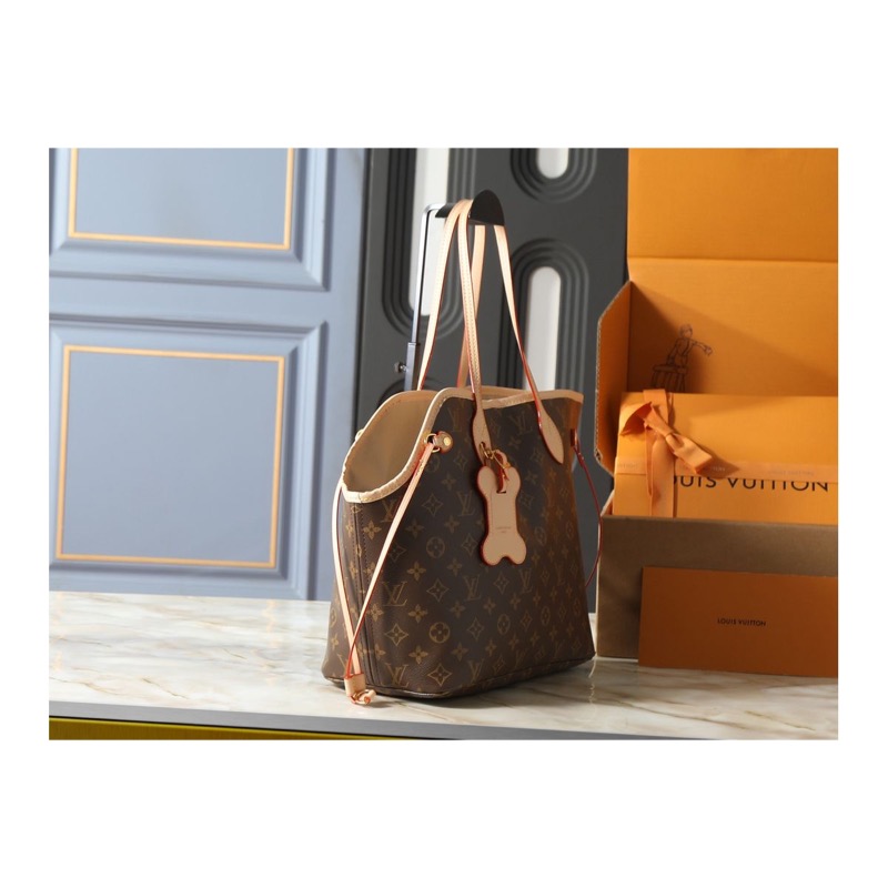 Louis Vuitton Neverfull Monogram Bag