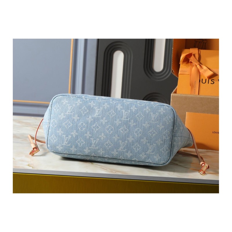 Louis Vuitton Neverfull Monogram Bag
