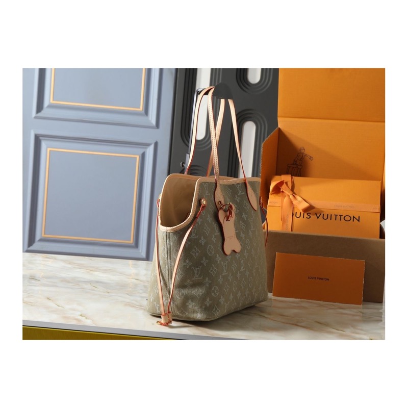 Louis Vuitton Neverfull Monogram Bag