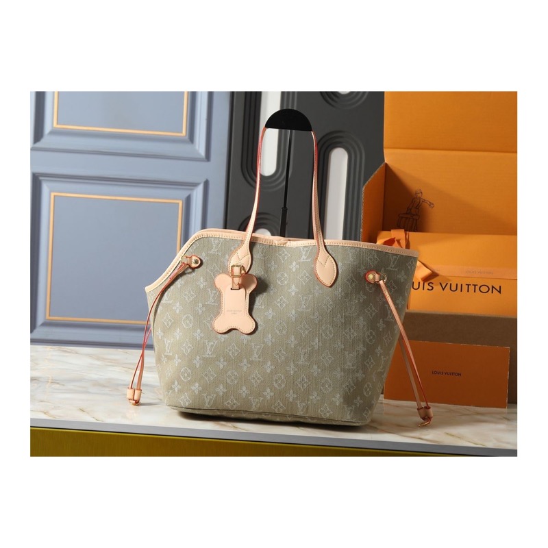 Louis Vuitton Neverfull Monogram Bag
