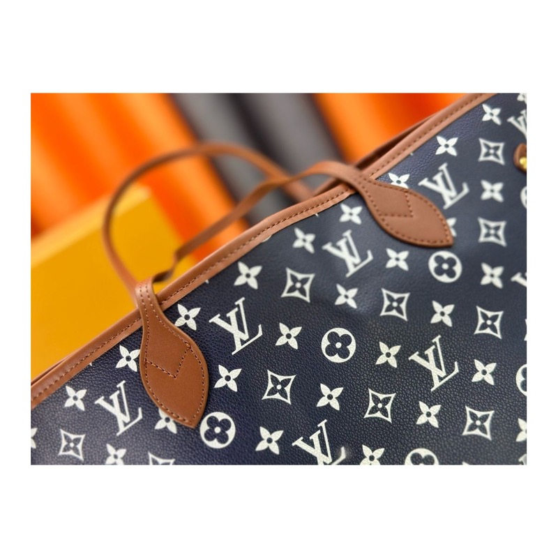Louis Vuitton Neverfull Monogram Bag
