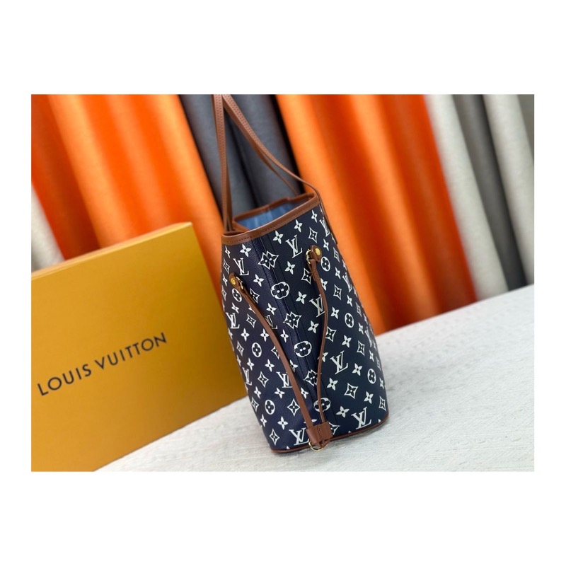 Louis Vuitton Neverfull Monogram Bag
