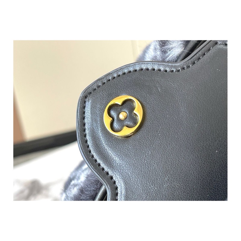 Louis Vuitton Capucines Bag