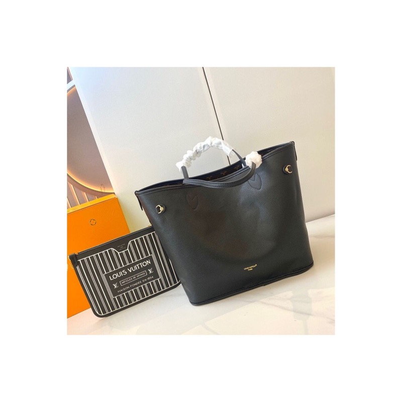Louis Vuitton Neverfull Monogram Bag