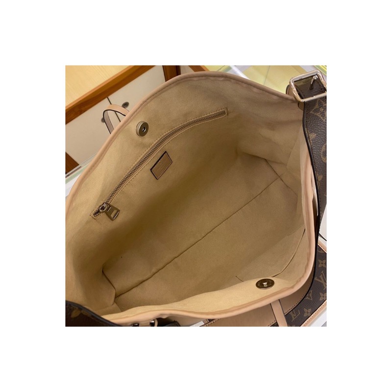 Louis Vuitton Monogram Shoulder Bag