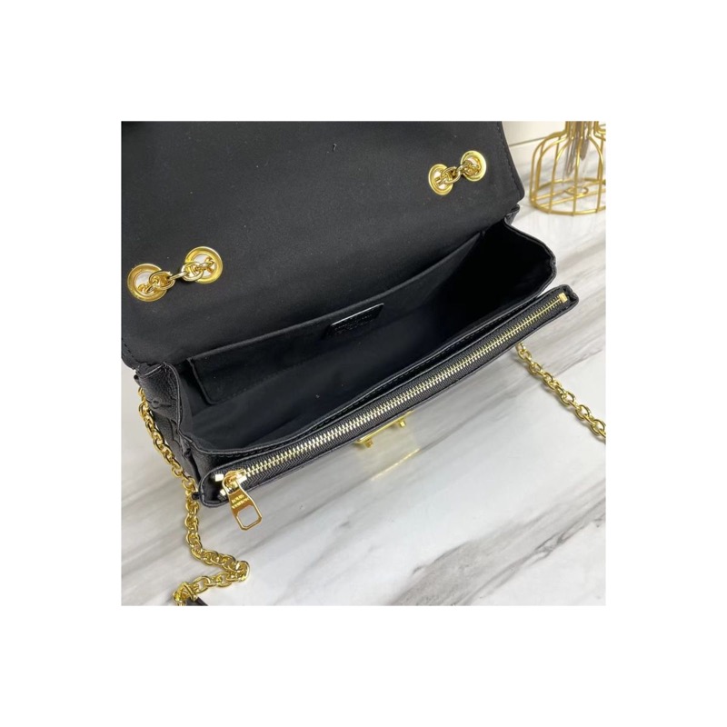 Louis Vuitton Capucines Monogram Bag