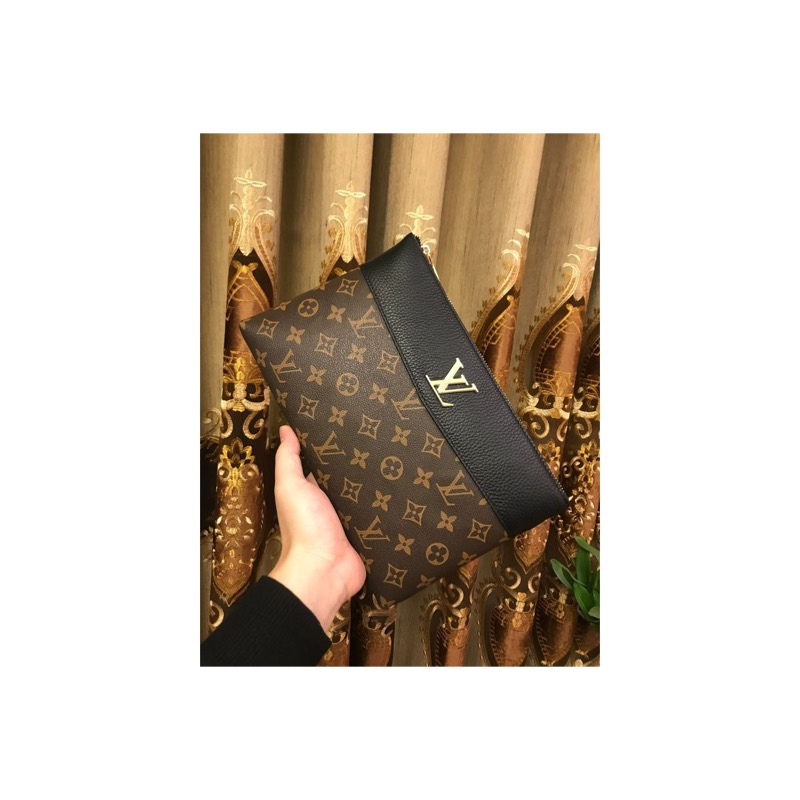 Louis Vuitton Neverfull Monogram Bag