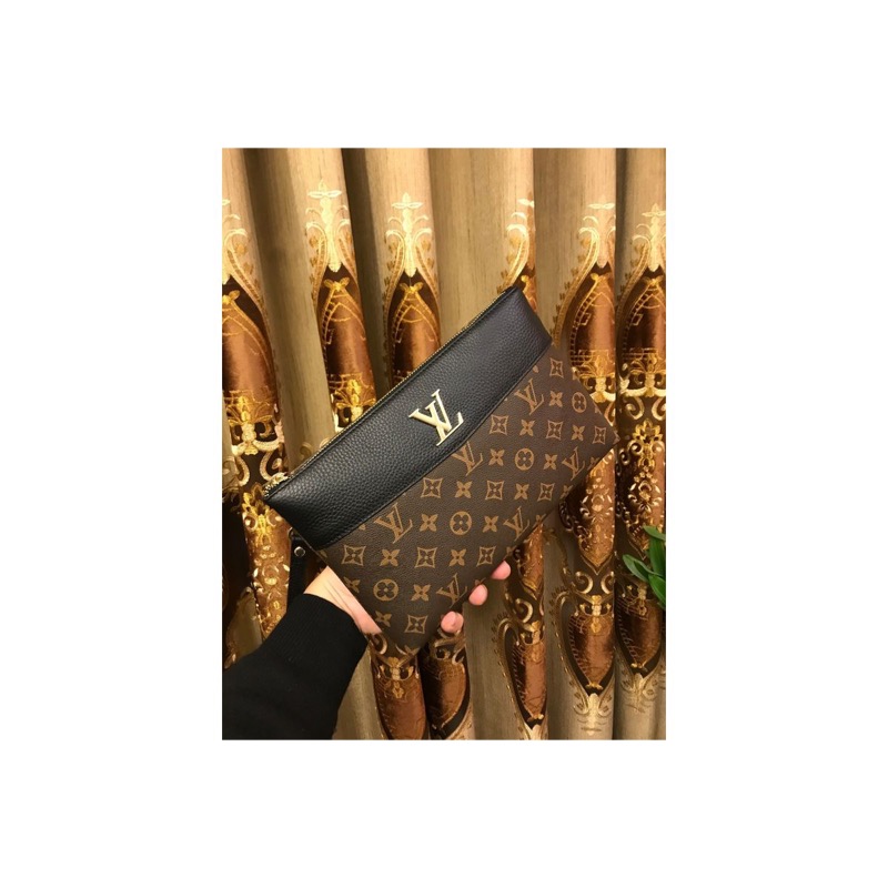 Louis Vuitton Neverfull Monogram Bag