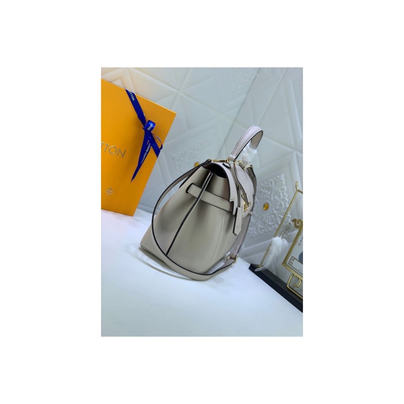 Louis Vuitton Capucines Bag