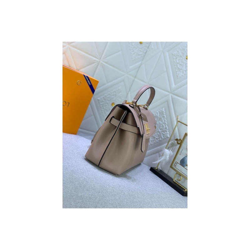 Louis Vuitton Capucines Bag