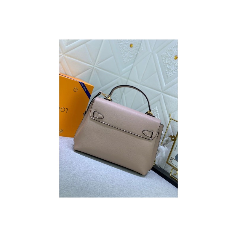 Louis Vuitton Capucines Bag