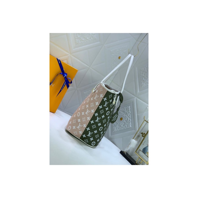 Louis Vuitton Neverfull Monogram Bag
