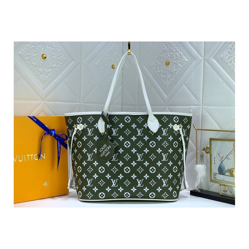 Louis Vuitton Neverfull Monogram Bag