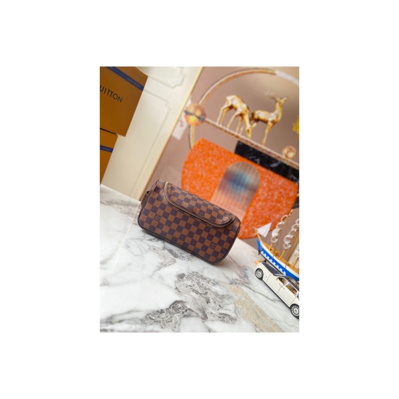 Louis Vuitton Neverfull Bag