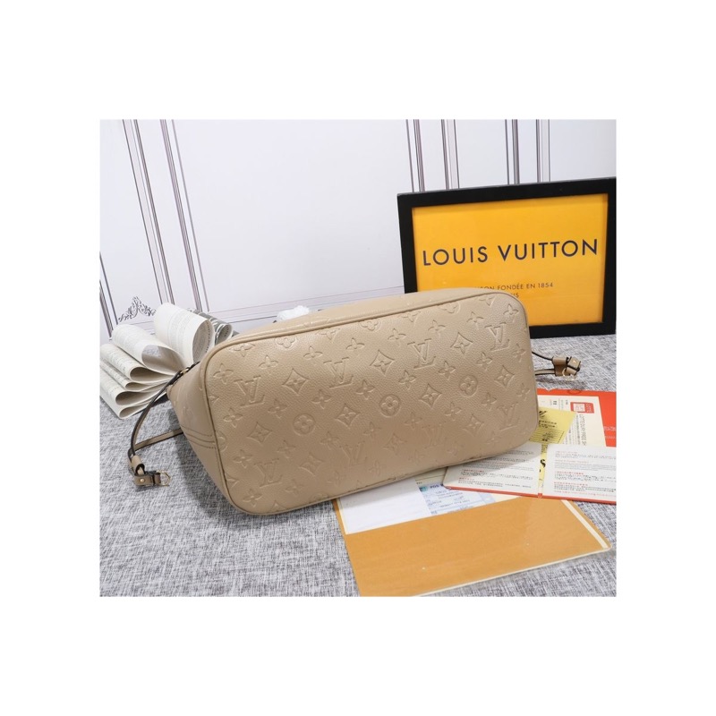 Louis Vuitton Neverfull Monogram Bag