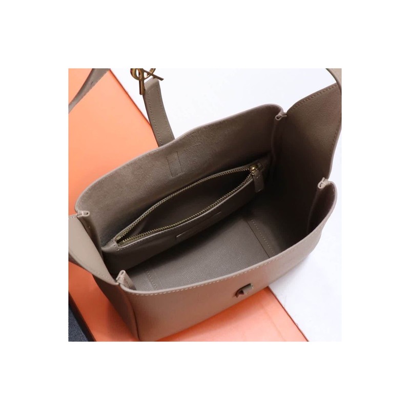 Saint Laurent Le 5 a 7 Bag